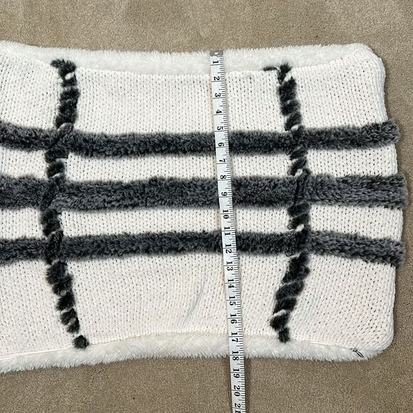 Ugg White Gray Standard Pillowcase Knit Fuzzy Soft - Picture 4 of 8